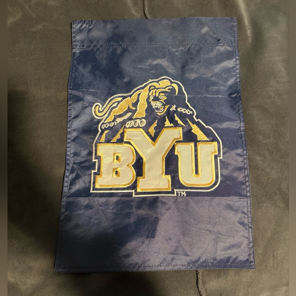 BYU Cougar Logo Garden Flag - Navy and Gold